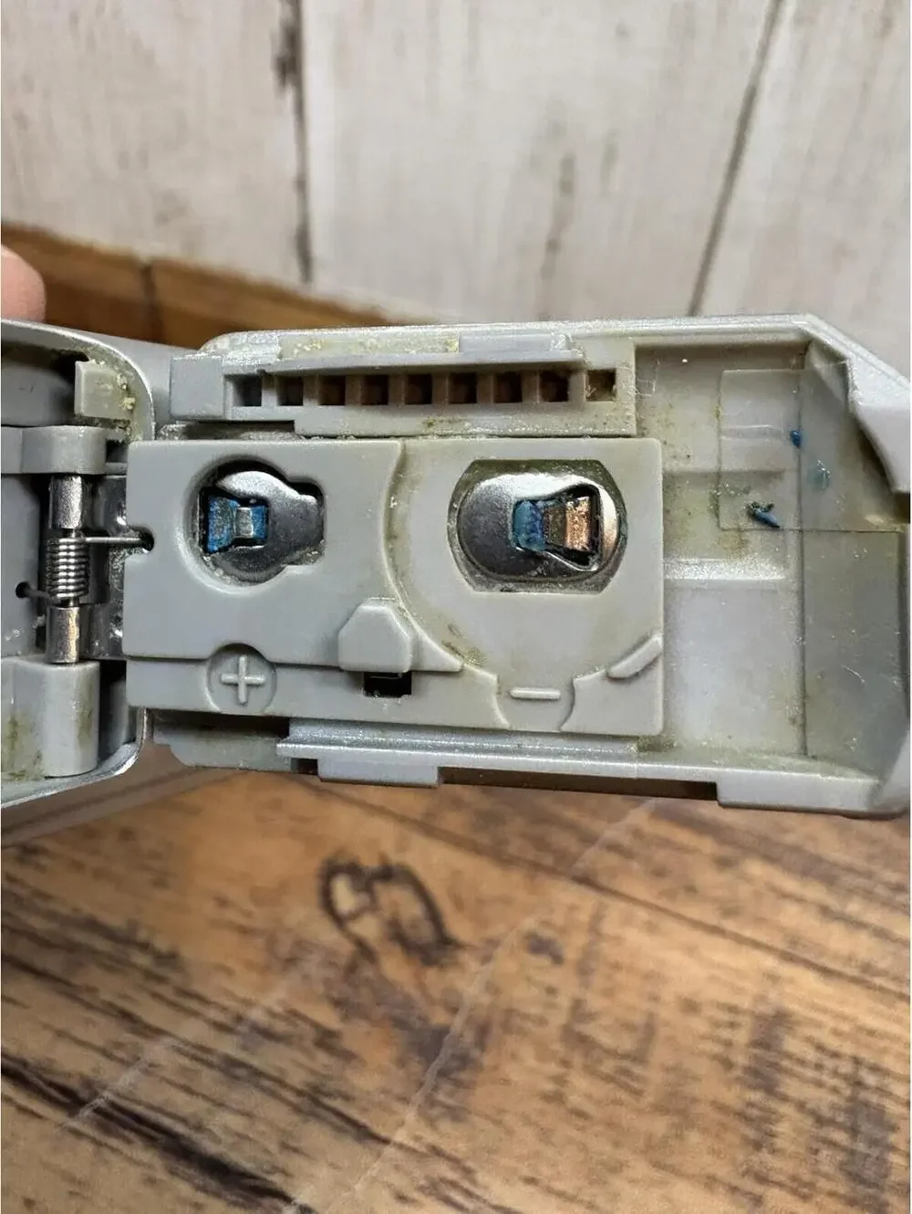 Sony Cyber-shot DSC-S650 7.2MP Digital Camera Silver 3X Optical Zoom FOR PARTS
